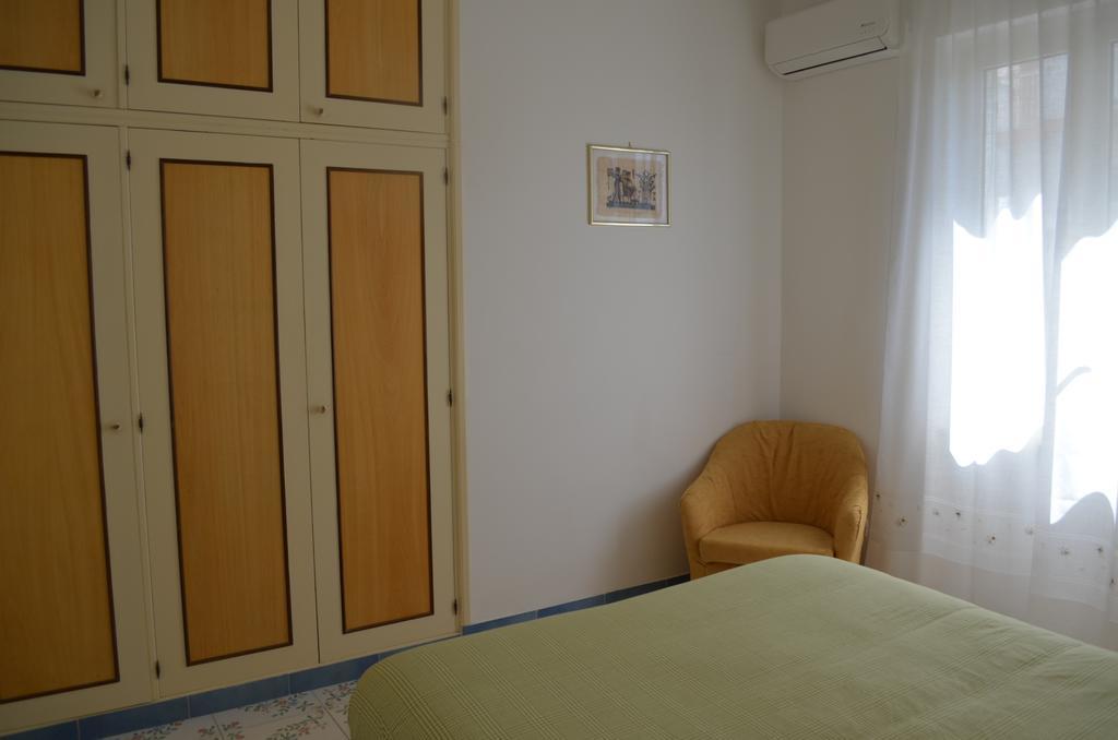 Casa Elena Apartment Майори Стая снимка